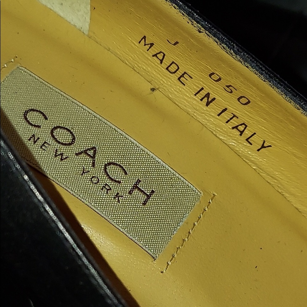 Coach Pumps